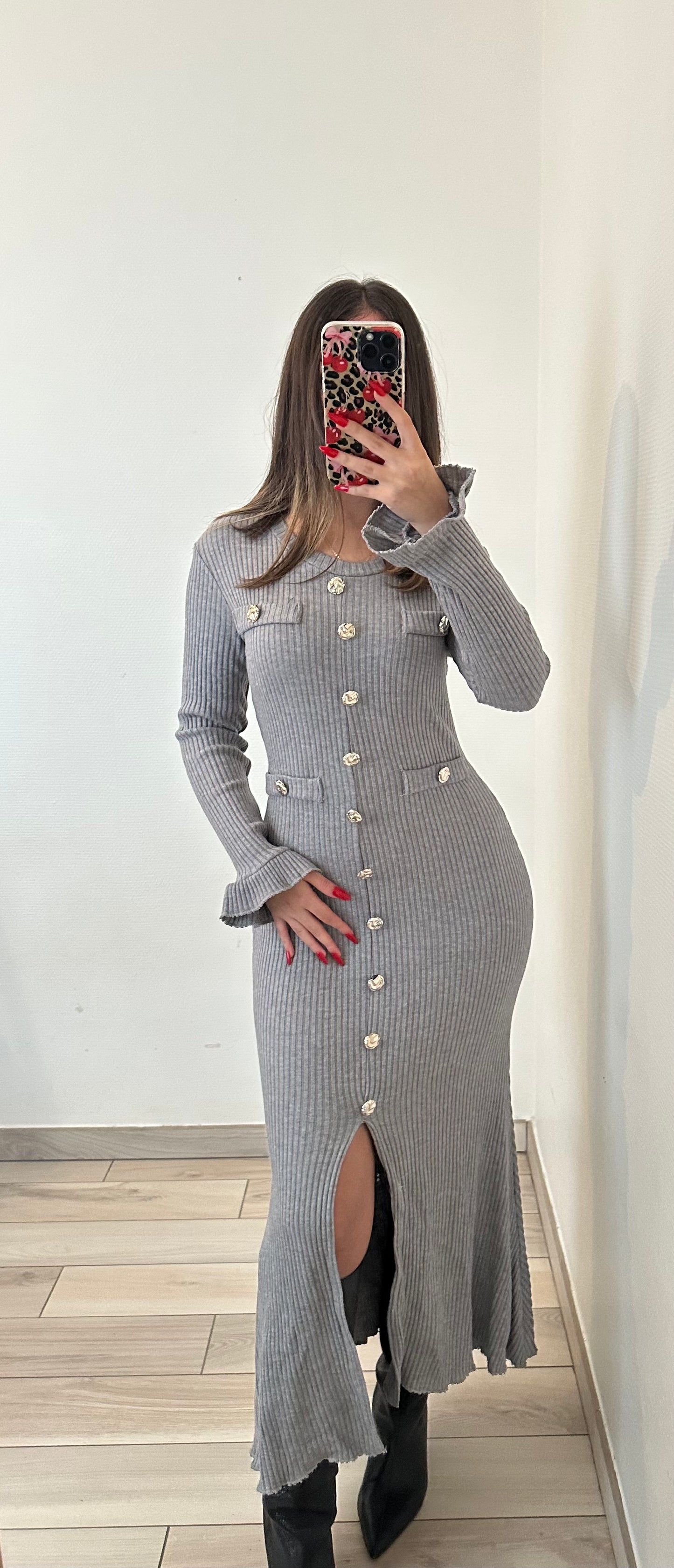 Robe longue à boutons avec fente élégante - grise