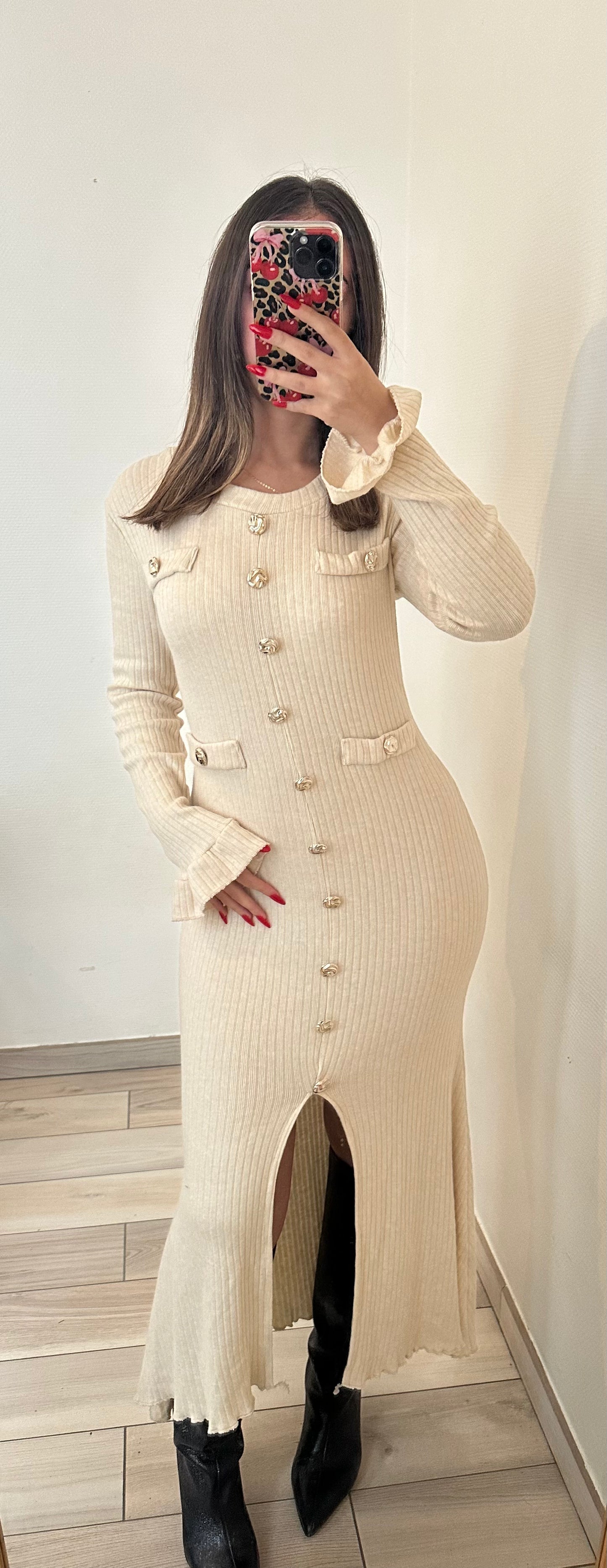 Robe longue à boutons avec fente élégante - beige